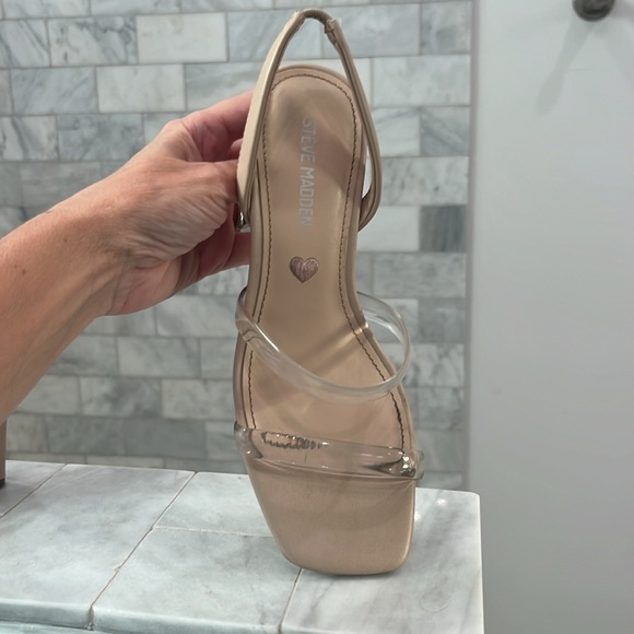 Girls, Steve Madden, sandal - Picture 2 of 3